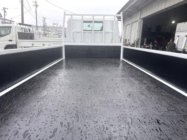 キャンター 　２トン　標準平ロング　デュオニックＡＴ　２ｔ　荷台板　荷台内寸法　Ｌ４３０ｃｍ　Ｗ１８０ｃｍ　荷台地上高８７ｃｍ　車両総重量５トン未満　レーンセンサー　社外ナビ　荷台ペイント（12枚目）