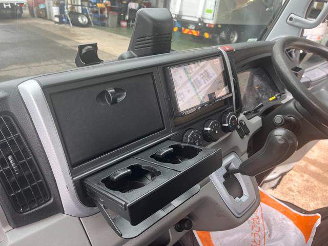 キャンター 　２トン　標準平ロング　デュオニックＡＴ　２ｔ　荷台板　荷台内寸法　Ｌ４３０ｃｍ　Ｗ１８０ｃｍ　荷台地上高８７ｃｍ　車両総重量５トン未満　レーンセンサー　社外ナビ　荷台ペイント（35枚目）