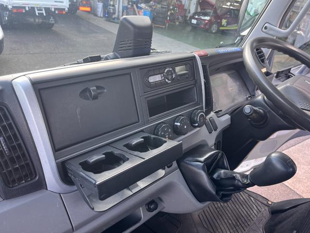 キャンター 2トン 5速ミッション 平ボディ2t 荷台木製デッキ ペイント済 荷台内寸法 L310cm W160cm 荷台地上高88cm ブルーテック 社外ナビ FM AM TV 車両総重量5トン未満 ETC(32枚目)