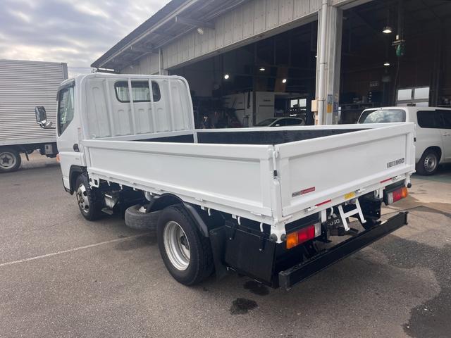 キャンター ベースグレード　２トン　標準平ボディ　デュオニックＡＴ　２ｔ　荷台板　内寸法　Ｌ３１０ｃｍ　Ｗ１６０ｃｍ　荷台地上高８５ｃｍ　車両総重量５トン未満　レーンセンサー　社外ナビ　荷台ペイント　アドブルー（6枚目）