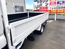 　低床平ロングボディ　１．５トン　５ＭＴ　荷台木製デッキ　荷台内寸法　Ｌ３１０ｃｍ　Ｗ１６０ｃｍ　荷台地上高７５ｃｍ　車両総重量３４０５キロ　フロントパワーウィンドウ　荷台ペイント(16枚目)