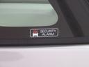 盗難警報装置付です。不正にドアを開けると室内ブザーが鳴り外部に異常を知らせます。大切な愛車を守ります。
