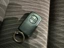 鍵がポケットの中でもドア開閉・エンジンスタートが可能な便利なスマートキーです！