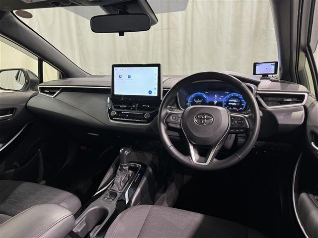 運転席まわりです。　各操作スイッチは使いやすい位置に配置されてます。