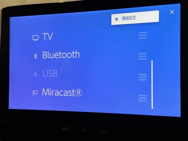 ＴＶが見れるチューナーを装備しています。　新しい車でも付いていないことで、ＴＶが見れない事も多々あるので要チェックです。