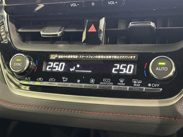 左右独立温度コントロールフルオートエアコンです。運転席、助手席それぞれで独立して温度設定ができます。冷え性の方が乗っても安心ですね♪