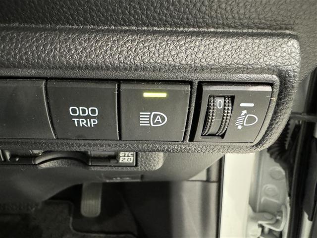 「オートマチックハイビーム」ハイビームとロービームを自動で切り替え、夜間の歩行などの早期発見をサポート。