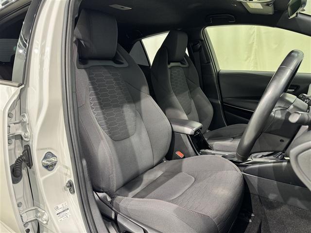 シンプルながらホールドの良いシートです。　しっかり、ホールドしてくれるシートの方が長く座っていても疲れにくいんですよ。