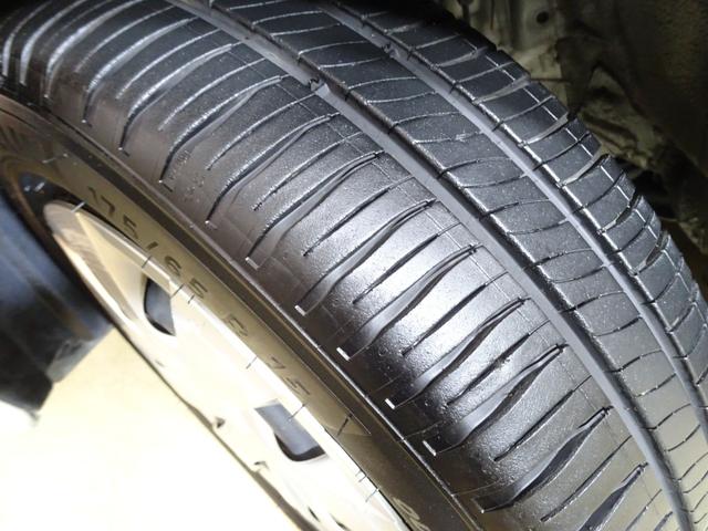 タイヤの溝もご覧のようにバッチリです。バリ溝とは言いませんが、まだまだ十分に使用できるレベルです。遠方の方でも、安心して購入できるレベルだと思います。ご期待ください。