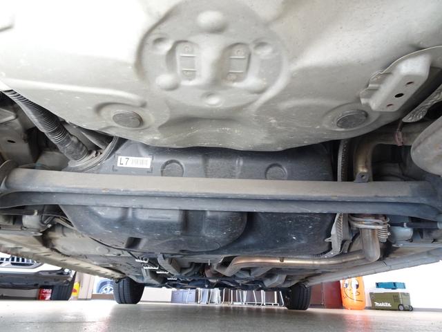 愛知県で乗られていた車両ですから足回りや下回りもご覧のように綺麗な状態です♪豪雪地帯によくある塩カリ被害（錆）なども心配ありません♪