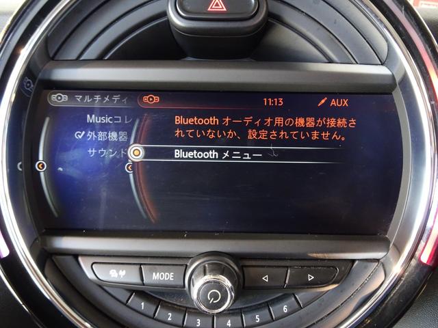 ＭＩＮＩ クーパー　白黒ツートンカラー／純正ナビ／Ｂｌｕｅｔｏｏｔｈ／ＵＳＢ－Ａ／ＡＵＸ／ＡＣ修理済み／ＬＥＤヘッド／プッシュスタート／スペアキー／純正１５インチＡＷ／禁煙車／ペット歴無し車（11枚目）