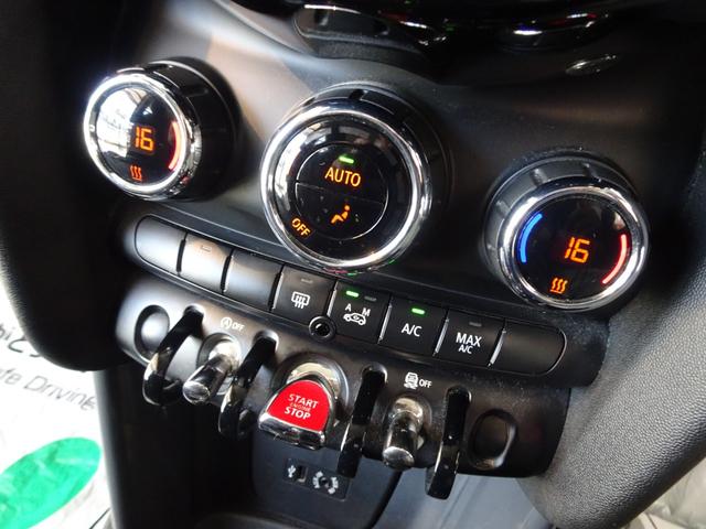 ＭＩＮＩ クーパー　白黒ツートンカラー／純正ナビ／Ｂｌｕｅｔｏｏｔｈ／ＵＳＢ－Ａ／ＡＵＸ／ＡＣ修理済み／ＬＥＤヘッド／プッシュスタート／スペアキー／純正１５インチＡＷ／禁煙車／ペット歴無し車（14枚目）
