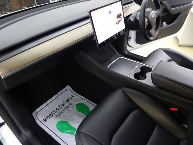 モデルＹ ＲＷＤ　１５．４インチディスプレイ／ナビゲーション／バック＆サイドカメラ／オートパイロット／パノラマルーフ／メーカー保障継承可能／全席シートーター／ステアリングヒーター／オートトランク／ＥＴＣ／禁煙（5枚目）