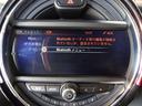 クーパー　白黒ツートンカラー／純正ナビ／Ｂｌｕｅｔｏｏｔｈ／ＵＳＢ－Ａ／ＡＵＸ／ＡＣ修理済み／ＬＥＤヘッド／プッシュスタート／スペアキー／純正１５インチＡＷ／禁煙車／ペット歴無し車（11枚目）