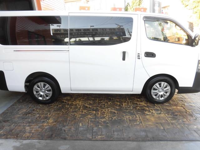 NV350キャラバンバン ロングDX 点検記録簿付 社外ナビ フルセグ Bluetooth バックカメラ ETC キーレスキー スペアキー 衝突軽減ブレーキ ドライブレコーダー付 純正フロアマット プライバシーガラス(4枚目)
