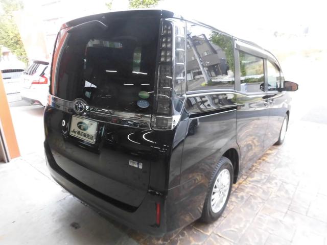 ヴォクシー ハイブリッドＶ　純正９インチナビ　フルセグ　Ｂｌｕｅｔｏｏｔｈ　バックカメラ　ＥＴＣ　両側パワースライドドア　クルーズコントロール　ＬＥＤヘッドライト　スペアキー　シートヒーター　フリップダウンモニター　置くだけ充電（8枚目）