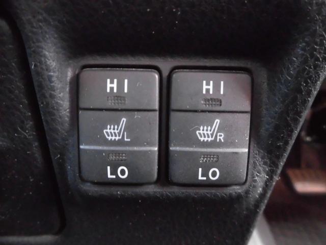 ヴォクシー ハイブリッドＶ　純正９インチナビ　フルセグ　Ｂｌｕｅｔｏｏｔｈ　バックカメラ　ＥＴＣ　両側パワースライドドア　クルーズコントロール　ＬＥＤヘッドライト　スペアキー　シートヒーター　フリップダウンモニター　置くだけ充電（11枚目）