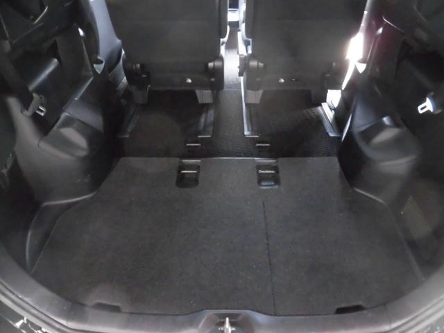 ヴォクシー ハイブリッドＶ　純正９インチナビ　フルセグ　Ｂｌｕｅｔｏｏｔｈ　バックカメラ　ＥＴＣ　両側パワースライドドア　クルーズコントロール　ＬＥＤヘッドライト　スペアキー　シートヒーター　フリップダウンモニター　置くだけ充電（18枚目）