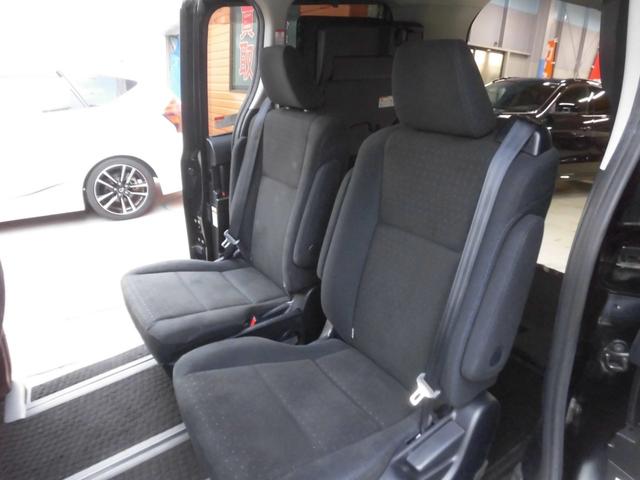 ヴォクシー ハイブリッドＶ　純正９インチナビ　フルセグ　Ｂｌｕｅｔｏｏｔｈ　バックカメラ　ＥＴＣ　両側パワースライドドア　クルーズコントロール　ＬＥＤヘッドライト　スペアキー　シートヒーター　フリップダウンモニター　置くだけ充電（36枚目）