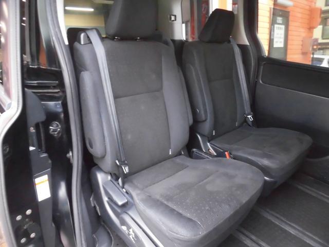 ヴォクシー ハイブリッドＶ　純正９インチナビ　フルセグ　Ｂｌｕｅｔｏｏｔｈ　バックカメラ　ＥＴＣ　両側パワースライドドア　クルーズコントロール　ＬＥＤヘッドライト　スペアキー　シートヒーター　フリップダウンモニター　置くだけ充電（42枚目）