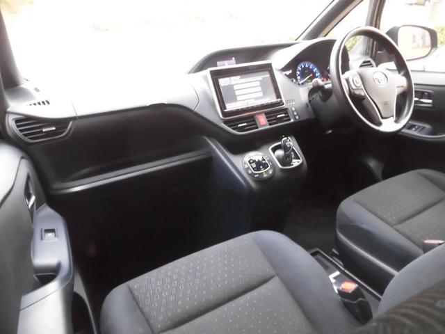 ヴォクシー ハイブリッドＶ　純正９インチナビ　フルセグ　Ｂｌｕｅｔｏｏｔｈ　バックカメラ　ＥＴＣ　両側パワースライドドア　クルーズコントロール　ＬＥＤヘッドライト　スペアキー　シートヒーター　フリップダウンモニター　置くだけ充電（46枚目）