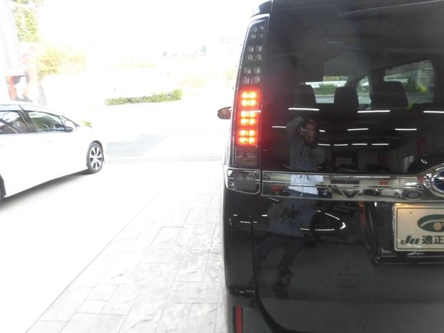 ヴォクシー ハイブリッドＶ　純正９インチナビ　フルセグ　Ｂｌｕｅｔｏｏｔｈ　バックカメラ　ＥＴＣ　両側パワースライドドア　クルーズコントロール　ＬＥＤヘッドライト　スペアキー　シートヒーター　フリップダウンモニター　置くだけ充電（70枚目）