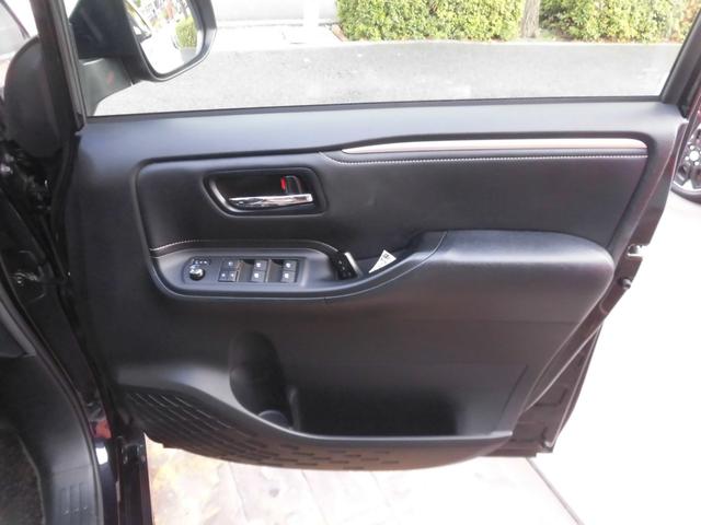 エスクァイア ハイブリッドＧｉ　ブラックテーラード　純正ナビ　フルセグ　Ｂｌｕｅｔｏｏｔｈ　バックカメラ　シートヒーター　フリップダウンモニター　トヨタセーフティセンス　ＥＴＣ　両側パワースライドドア　スペアキー　ＬＥＤヘッドライト　フォグ　点検記録簿（25枚目）