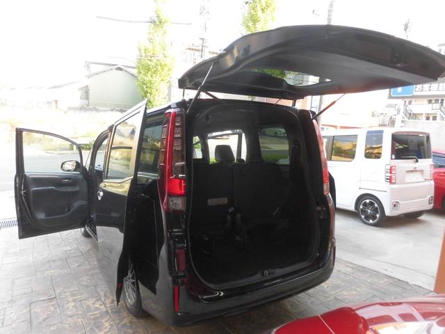 エスクァイア ハイブリッドＧｉ　ブラックテーラード　純正ナビ　フルセグ　Ｂｌｕｅｔｏｏｔｈ　バックカメラ　シートヒーター　フリップダウンモニター　トヨタセーフティセンス　ＥＴＣ　両側パワースライドドア　スペアキー　ＬＥＤヘッドライト　フォグ　点検記録簿（28枚目）