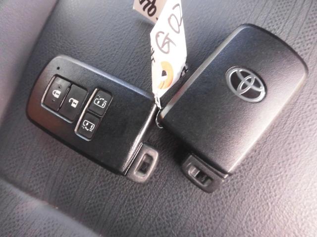 エスクァイア ハイブリッドＧｉ　ブラックテーラード　純正ナビ　フルセグ　Ｂｌｕｅｔｏｏｔｈ　バックカメラ　シートヒーター　フリップダウンモニター　トヨタセーフティセンス　ＥＴＣ　両側パワースライドドア　スペアキー　ＬＥＤヘッドライト　フォグ　点検記録簿（48枚目）