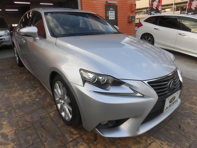 ＩＳ ＩＳ３００ｈ　バージョンＬ　ワンオーナー　純正ナビ　フルセグ　Ｂｌｕｅｔｏｏｔｈ　バックカメラ　パワーシート　シートヒーター　シートエアコン　ＬＥＤヘッドライト　カードキー　レザーシート　ＥＴＣ　前後ドライブレコーダー（6枚目）