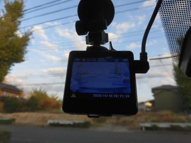 ＩＳ ＩＳ３００ｈ　バージョンＬ　ワンオーナー　純正ナビ　フルセグ　Ｂｌｕｅｔｏｏｔｈ　バックカメラ　パワーシート　シートヒーター　シートエアコン　ＬＥＤヘッドライト　カードキー　レザーシート　ＥＴＣ　前後ドライブレコーダー（12枚目）