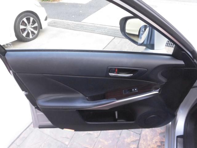 ＩＳ ＩＳ３００ｈ　バージョンＬ　ワンオーナー　純正ナビ　フルセグ　Ｂｌｕｅｔｏｏｔｈ　バックカメラ　パワーシート　シートヒーター　シートエアコン　ＬＥＤヘッドライト　カードキー　レザーシート　ＥＴＣ　前後ドライブレコーダー（27枚目）