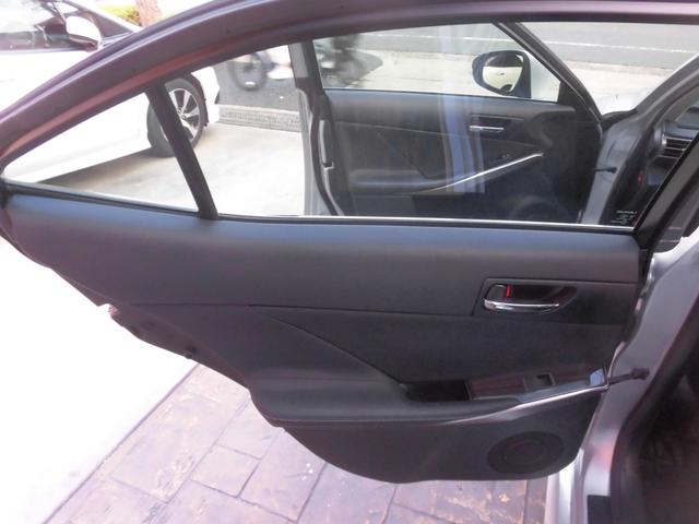 ＩＳ ＩＳ３００ｈ　バージョンＬ　ワンオーナー　純正ナビ　フルセグ　Ｂｌｕｅｔｏｏｔｈ　バックカメラ　パワーシート　シートヒーター　シートエアコン　ＬＥＤヘッドライト　カードキー　レザーシート　ＥＴＣ　前後ドライブレコーダー（28枚目）