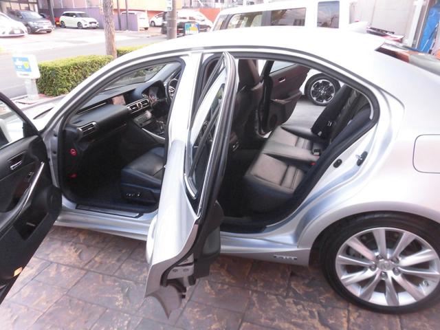 ＩＳ ＩＳ３００ｈ　バージョンＬ　ワンオーナー　純正ナビ　フルセグ　Ｂｌｕｅｔｏｏｔｈ　バックカメラ　パワーシート　シートヒーター　シートエアコン　ＬＥＤヘッドライト　カードキー　レザーシート　ＥＴＣ　前後ドライブレコーダー（29枚目）