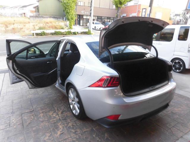 ＩＳ ＩＳ３００ｈ　バージョンＬ　ワンオーナー　純正ナビ　フルセグ　Ｂｌｕｅｔｏｏｔｈ　バックカメラ　パワーシート　シートヒーター　シートエアコン　ＬＥＤヘッドライト　カードキー　レザーシート　ＥＴＣ　前後ドライブレコーダー（30枚目）