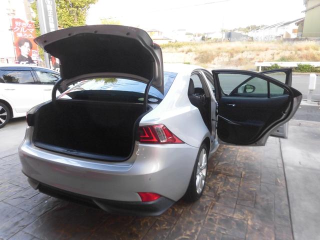 ＩＳ ＩＳ３００ｈ　バージョンＬ　ワンオーナー　純正ナビ　フルセグ　Ｂｌｕｅｔｏｏｔｈ　バックカメラ　パワーシート　シートヒーター　シートエアコン　ＬＥＤヘッドライト　カードキー　レザーシート　ＥＴＣ　前後ドライブレコーダー（32枚目）