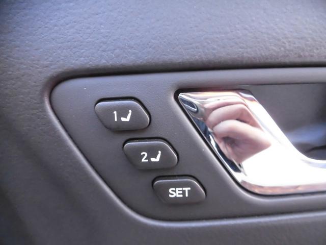 クラウン ２．５アスリート　プレミアムエディション　純正ナビ　フルセグ　Ｂｌｕｅｔｏｏｔｈ　バックカメラ　ＴＯＭ，Ｓフロントスポイラー　リアスポイラー　黒革シート　シートエアコン　シートヒーター　シートメモリー　ＨＩＤヘッド　カワシート　パワーシート（12枚目）