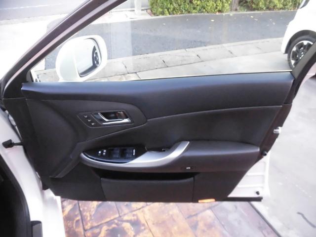 クラウン ２．５アスリート　プレミアムエディション　純正ナビ　フルセグ　Ｂｌｕｅｔｏｏｔｈ　バックカメラ　ＴＯＭ，Ｓフロントスポイラー　リアスポイラー　黒革シート　シートエアコン　シートヒーター　シートメモリー　ＨＩＤヘッド　カワシート　パワーシート（26枚目）