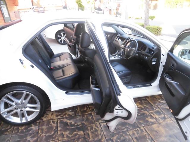 クラウン ２．５アスリート　プレミアムエディション　純正ナビ　フルセグ　Ｂｌｕｅｔｏｏｔｈ　バックカメラ　ＴＯＭ，Ｓフロントスポイラー　リアスポイラー　黒革シート　シートエアコン　シートヒーター　シートメモリー　ＨＩＤヘッド　カワシート　パワーシート（35枚目）