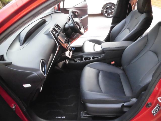 プリウス Ｓツーリングセレクション　純正ナビ　フルセグ　Ｂｌｕｅｔｏｏｔｈ　バックカメラ　トヨタセーフティセンス　ＥＴＣ　シートヒーター　純正ドライブレコーダー　カワシート　ＡＵＴＯライト　ＬＥＤヘッドライト　スペアキー　クルコン（13枚目）