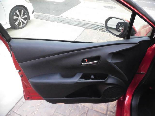 プリウス Ｓツーリングセレクション　純正ナビ　フルセグ　Ｂｌｕｅｔｏｏｔｈ　バックカメラ　トヨタセーフティセンス　ＥＴＣ　シートヒーター　純正ドライブレコーダー　カワシート　ＡＵＴＯライト　ＬＥＤヘッドライト　スペアキー　クルコン（27枚目）