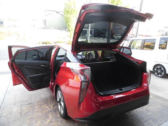 プリウス Ｓツーリングセレクション　純正ナビ　フルセグ　Ｂｌｕｅｔｏｏｔｈ　バックカメラ　トヨタセーフティセンス　ＥＴＣ　シートヒーター　純正ドライブレコーダー　カワシート　ＡＵＴＯライト　ＬＥＤヘッドライト　スペアキー　クルコン（30枚目）