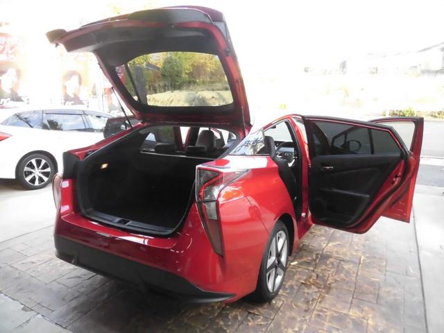 プリウス Ｓツーリングセレクション　純正ナビ　フルセグ　Ｂｌｕｅｔｏｏｔｈ　バックカメラ　トヨタセーフティセンス　ＥＴＣ　シートヒーター　純正ドライブレコーダー　カワシート　ＡＵＴＯライト　ＬＥＤヘッドライト　スペアキー　クルコン（32枚目）