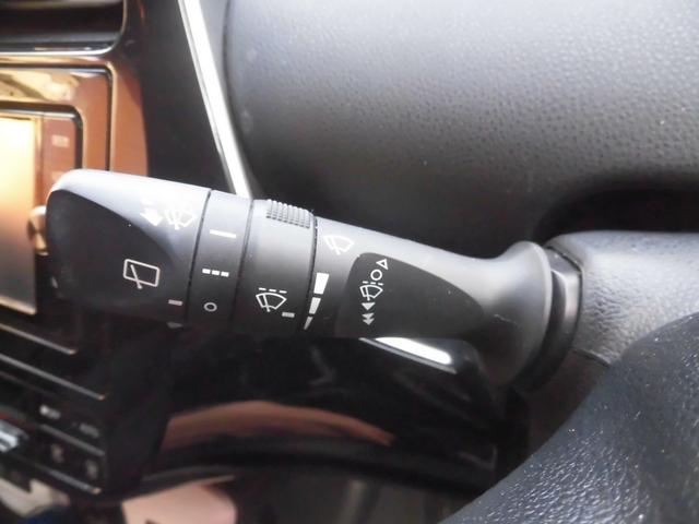 プリウス Ｓツーリングセレクション　純正ナビ　フルセグ　Ｂｌｕｅｔｏｏｔｈ　バックカメラ　トヨタセーフティセンス　ＥＴＣ　シートヒーター　純正ドライブレコーダー　カワシート　ＡＵＴＯライト　ＬＥＤヘッドライト　スペアキー　クルコン（50枚目）