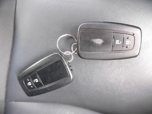 プリウス Ｓツーリングセレクション　純正ナビ　フルセグ　Ｂｌｕｅｔｏｏｔｈ　バックカメラ　トヨタセーフティセンス　ＥＴＣ　シートヒーター　純正ドライブレコーダー　カワシート　ＡＵＴＯライト　ＬＥＤヘッドライト　スペアキー　クルコン（59枚目）