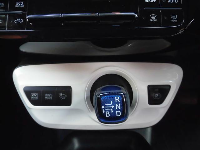 プリウス Ｓツーリングセレクション　純正ナビ　フルセグ　Ｂｌｕｅｔｏｏｔｈ　バックカメラ　トヨタセーフティセンス　ＥＴＣ　シートヒーター　純正ドライブレコーダー　カワシート　ＡＵＴＯライト　ＬＥＤヘッドライト　スペアキー　クルコン（61枚目）