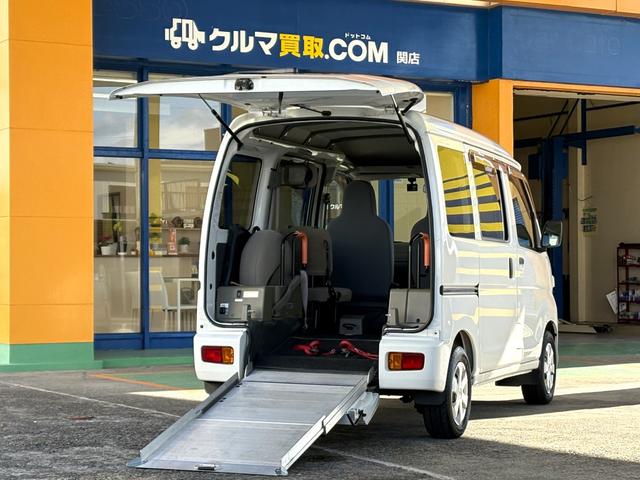 ハイゼットカーゴ スローパー 後席無 補助席付(2枚目)