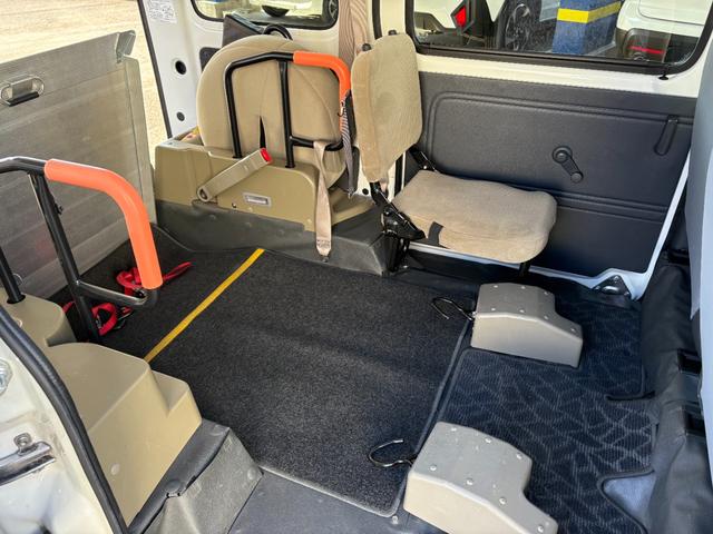ハイゼットカーゴ スローパー 後席無 補助席付(20枚目)
