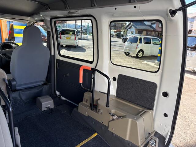 ハイゼットカーゴ スローパー 後席無 補助席付(22枚目)