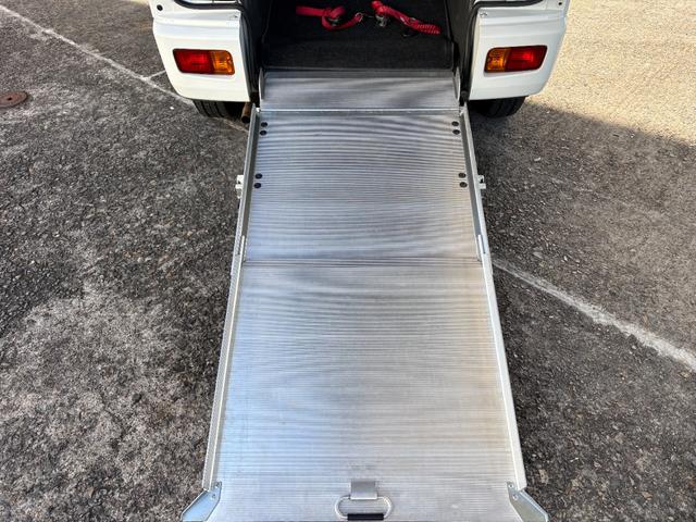 ハイゼットカーゴ スローパー 後席無 補助席付(25枚目)